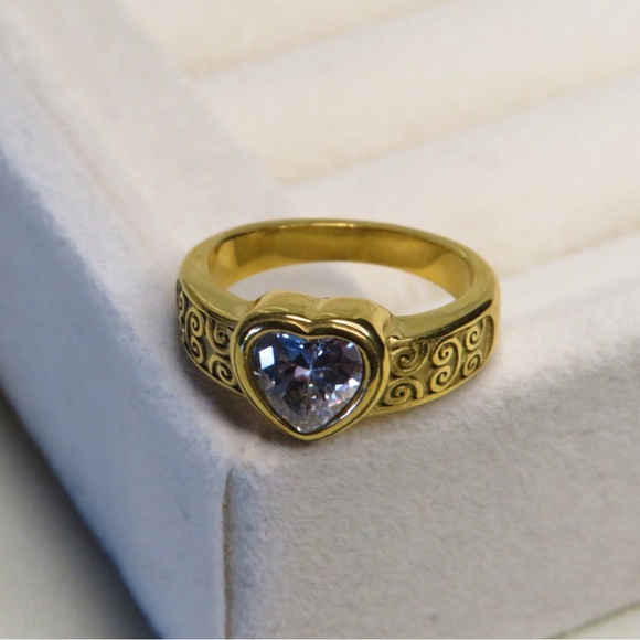 NEW 18K GOLD PLATED CRYSTAL RING - Picture 2 of 3